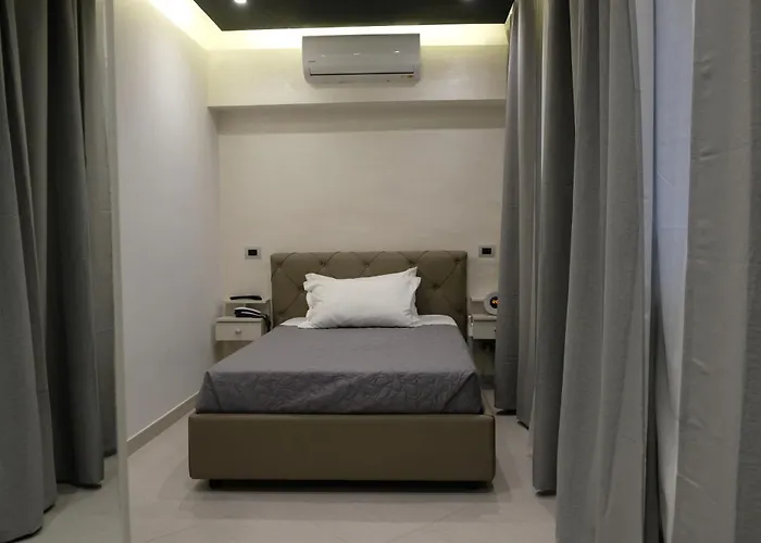 לינה וארוחת בוקר Rossini Luxury רנדה