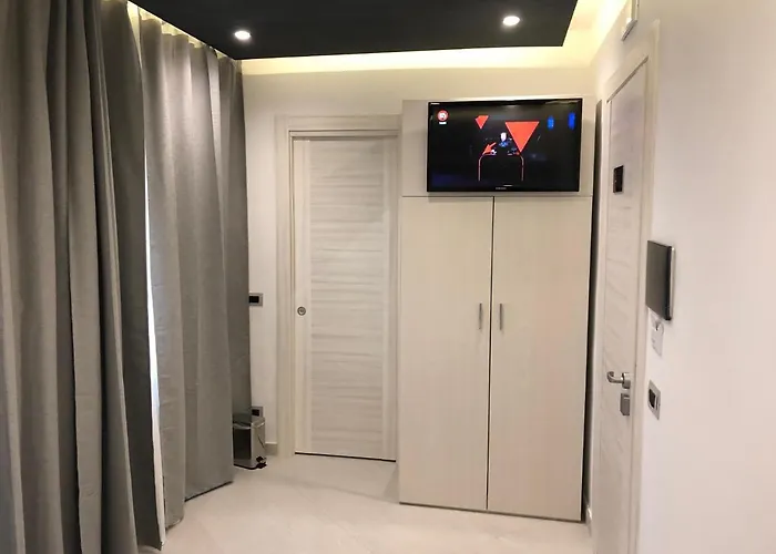 לינה וארוחת בוקר Rossini Luxury רנדה