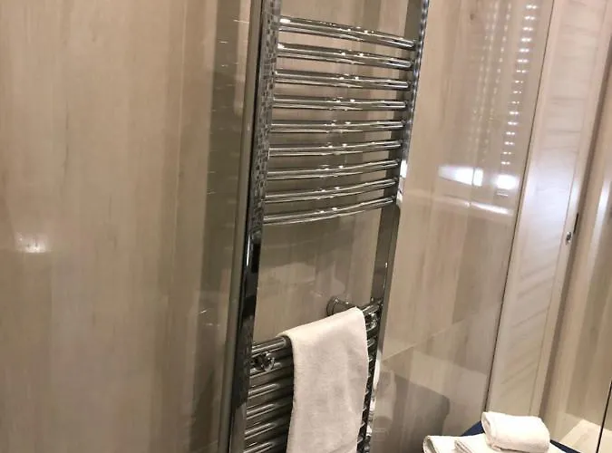 לינה וארוחת בוקר Rossini Luxury 4*