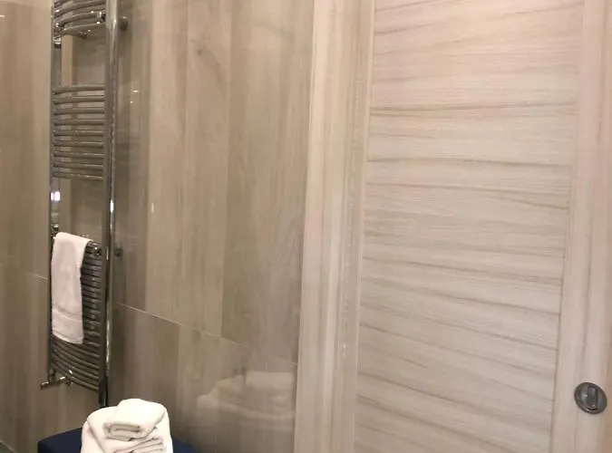 לינה וארוחת בוקר Rossini Luxury 4*